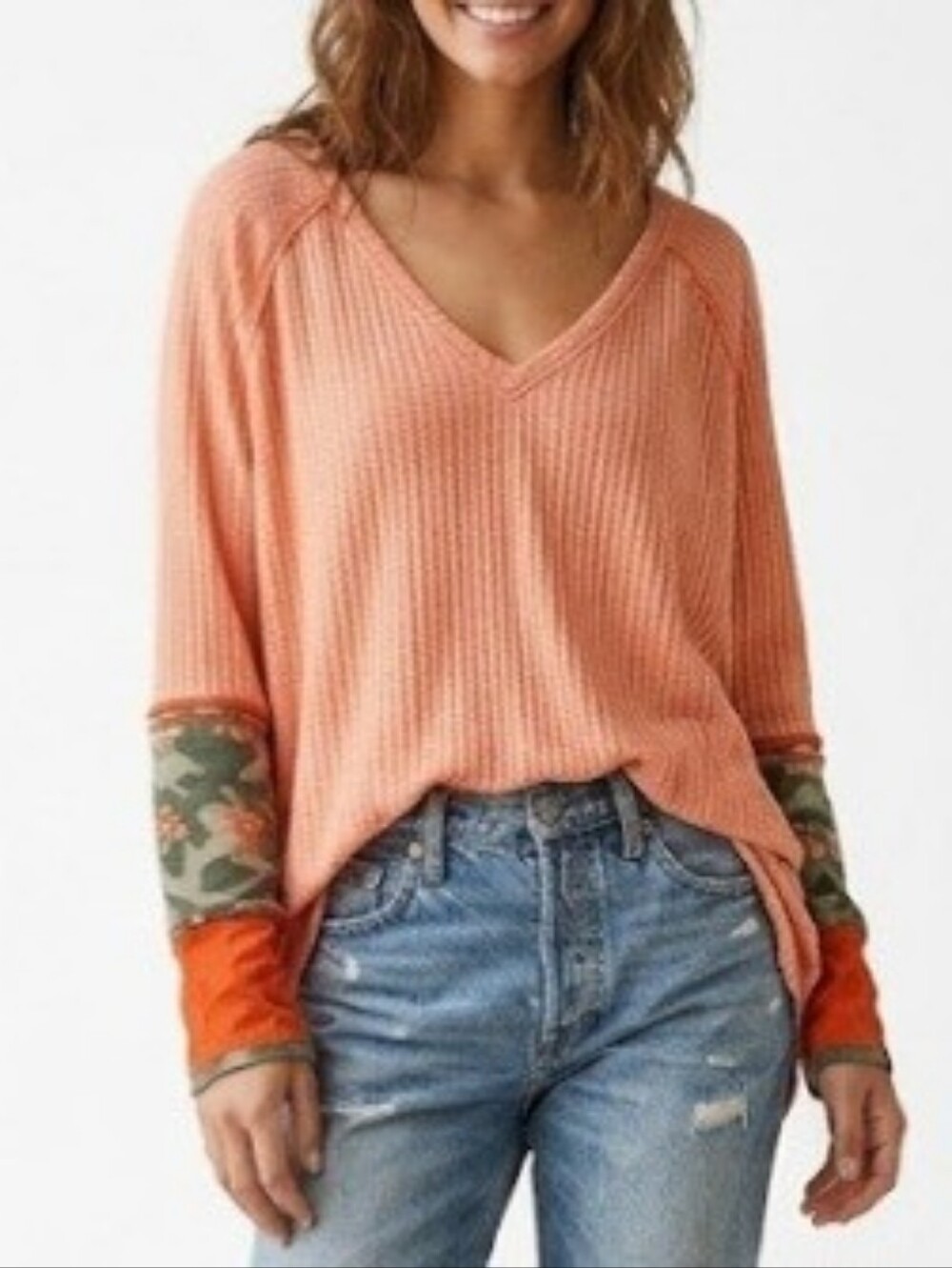 WE THE FREE Women's Mixed-up Cuff Termal Top V-Neck Peach Oversized Small